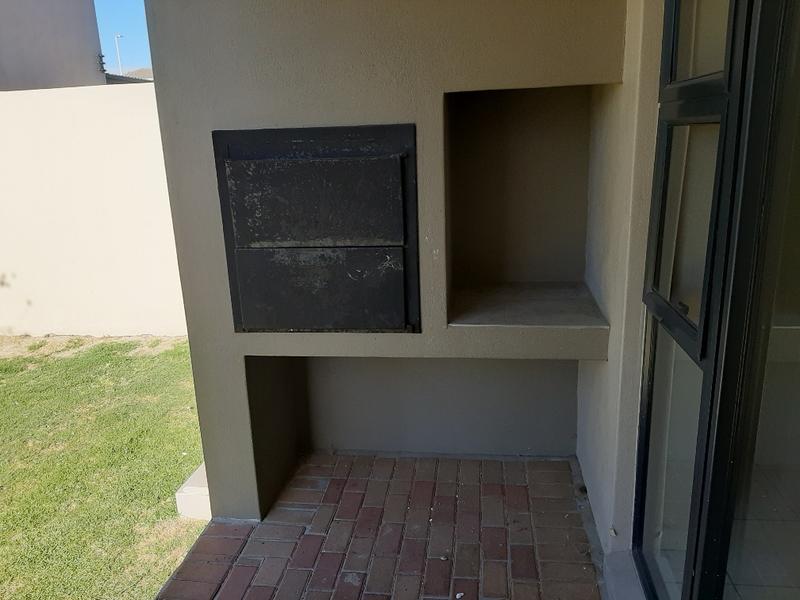 To Let 2 Bedroom Property for Rent in Burgundy Estate Western Cape